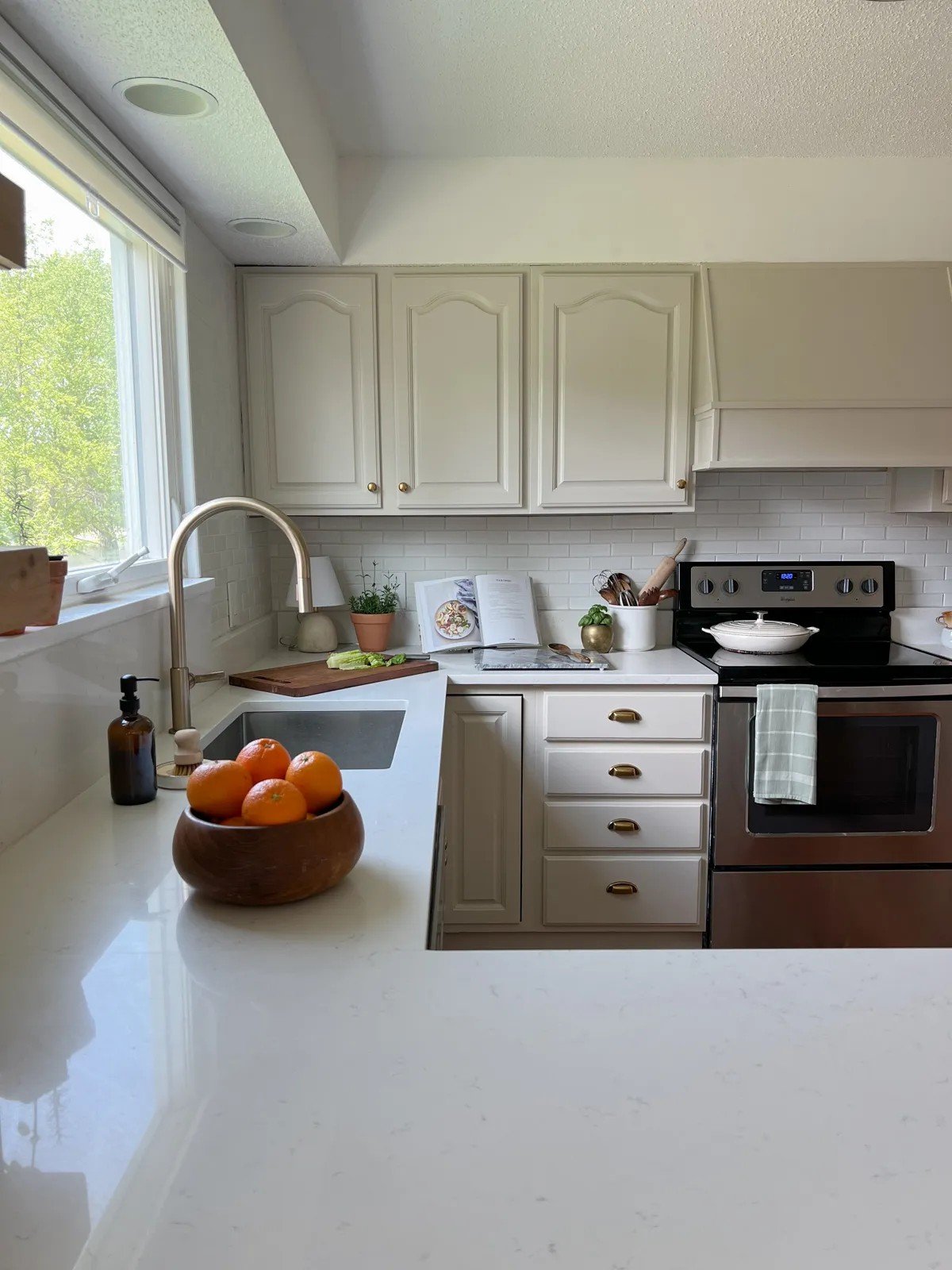 Pairing Warm Taupe Cabinets
